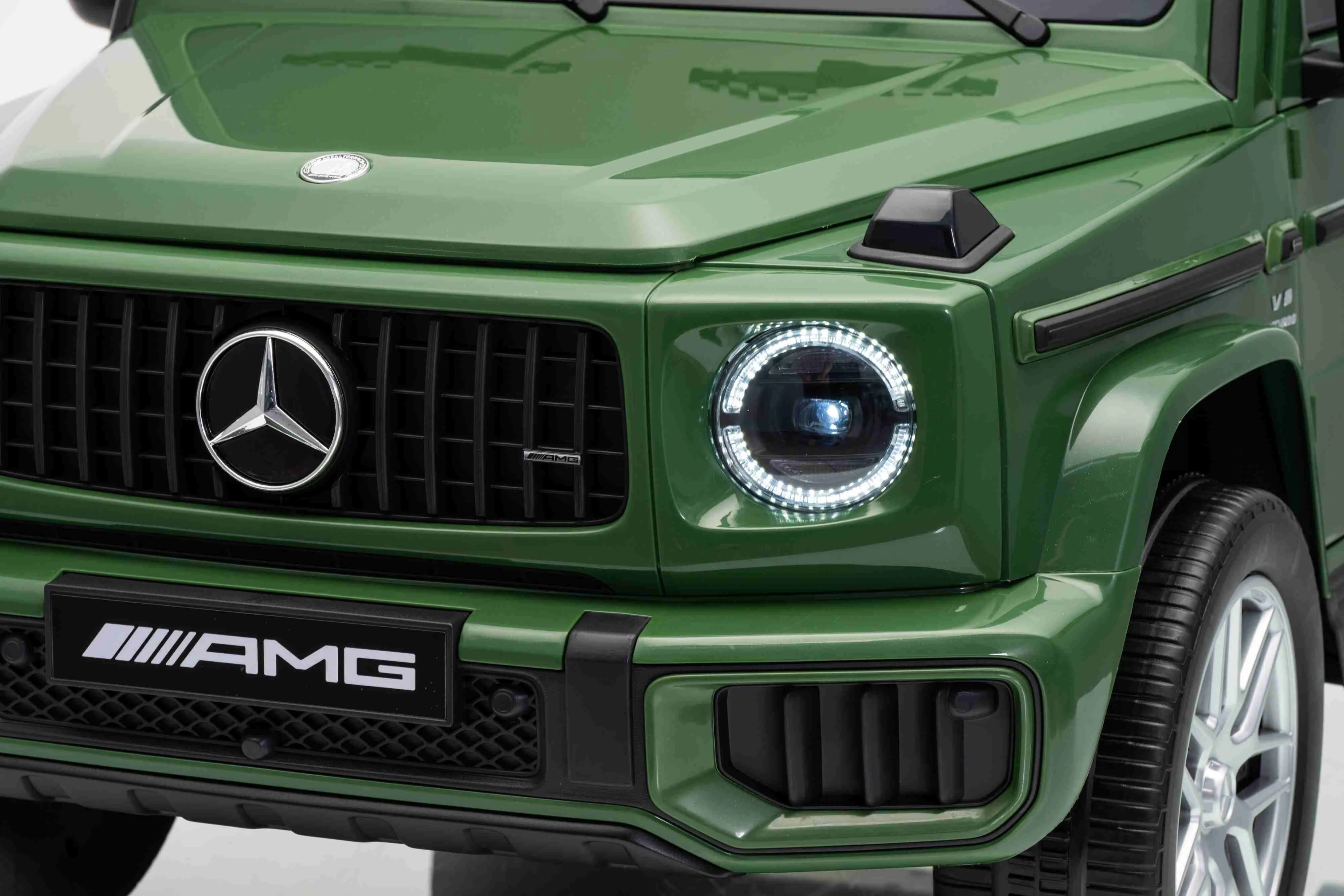 Licensed Mercedes-AMG G63 2-Seater Kids Electric Ride-On Car 12V/24V 200W