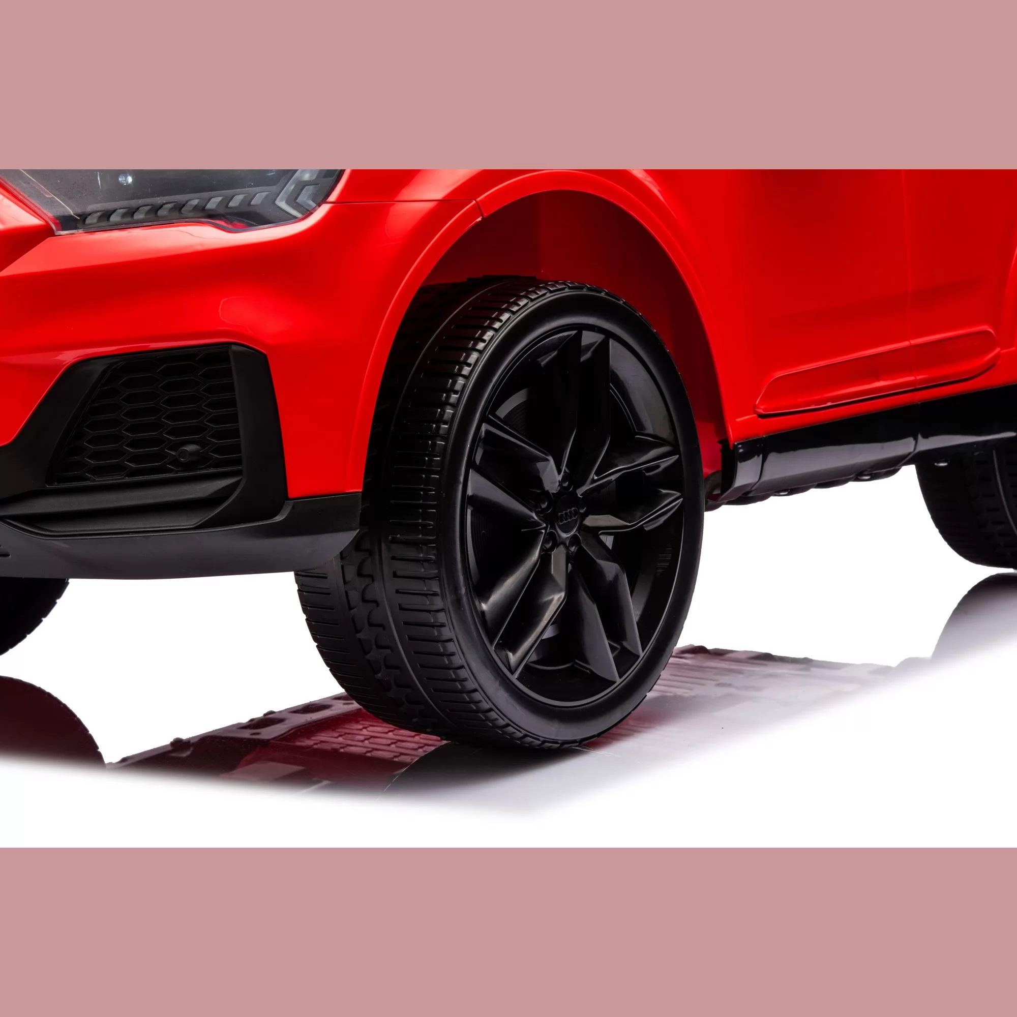 Official Licensed Audi Q7 Kids Ride-On Car 12V with 2.4G Remote Control, Two Openable Doors & Four-Wheel Suspension