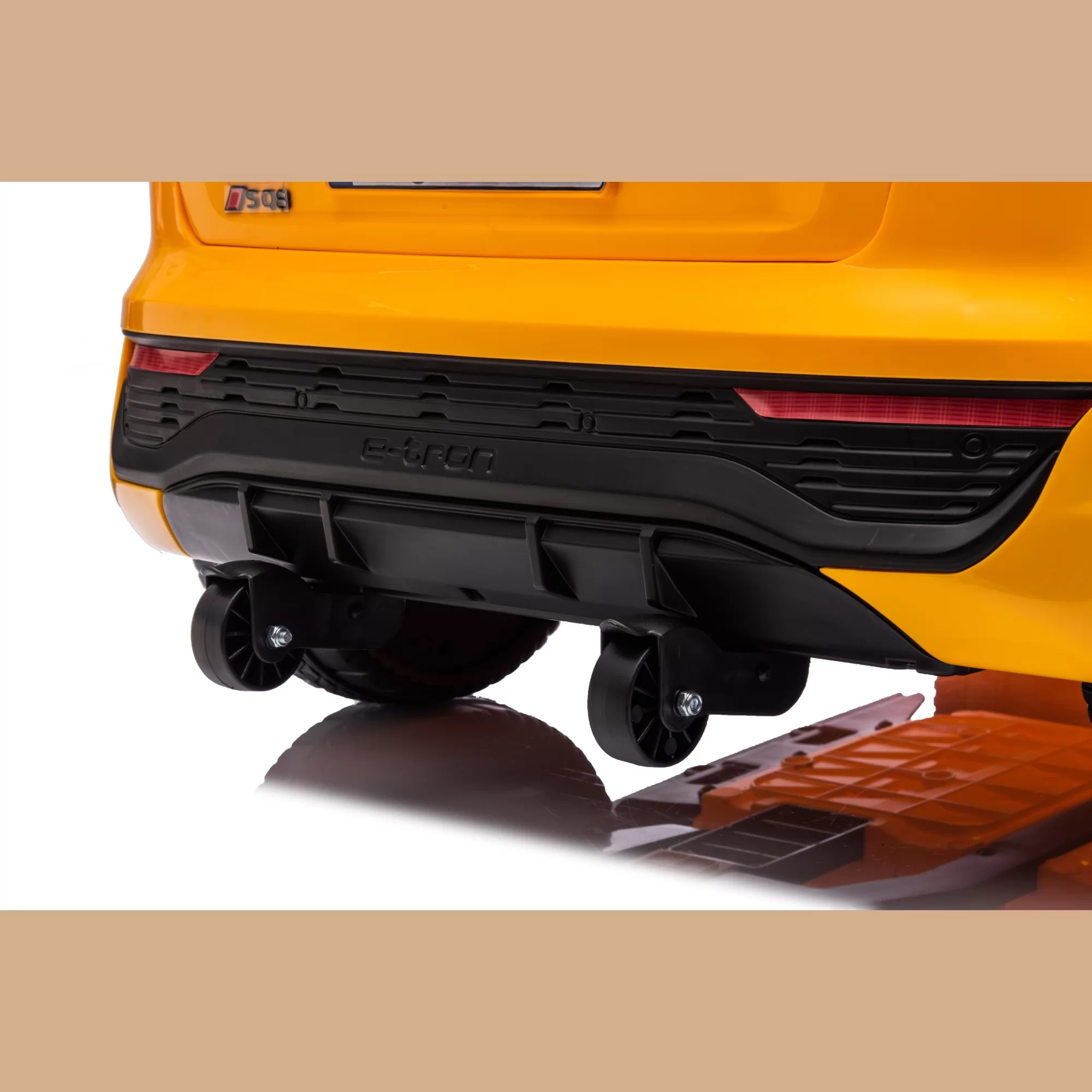Official Licensed Audi SQ8 Kids Ride-On Car 12V with 2.4G Remote Control, Four-Wheel Shock Absorption & Pull Rod