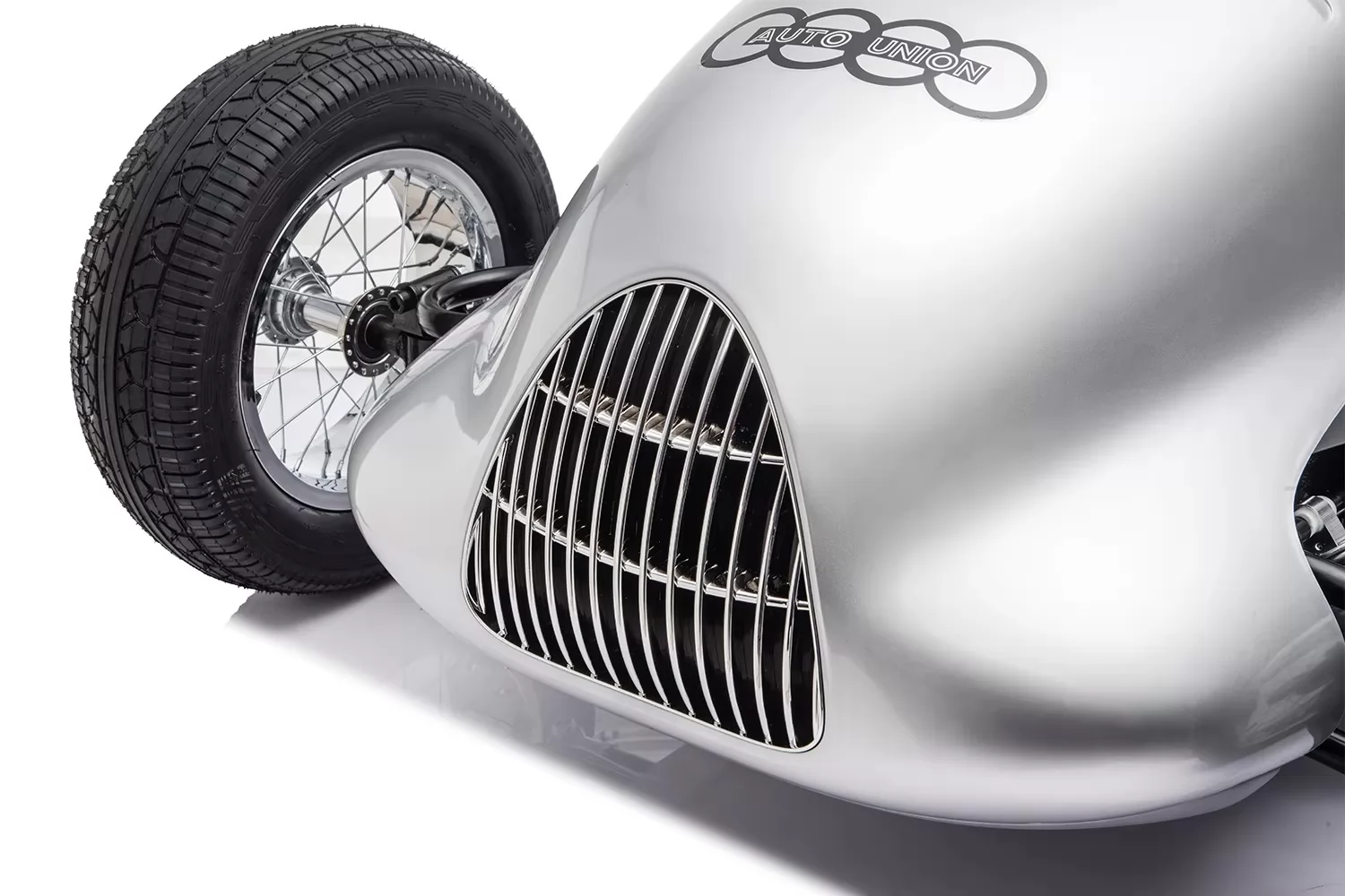 CHITUO CL-SHY4900 Audi Typ D vintage race car front wheel and classic grille detail